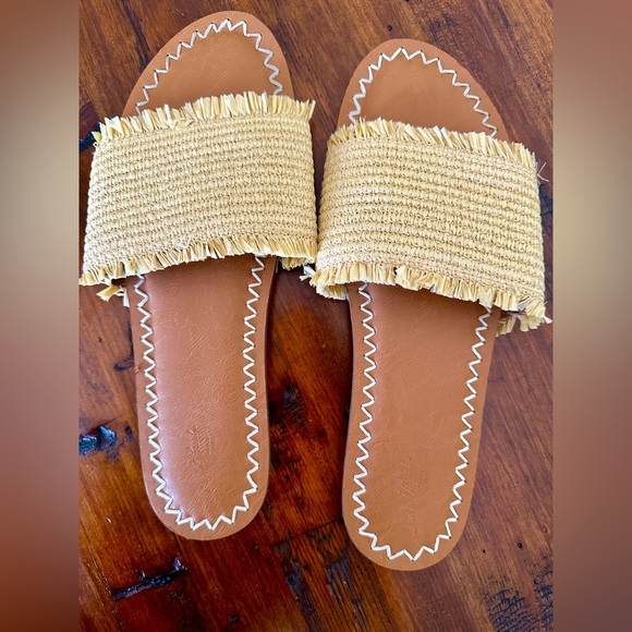 Universal Thread Raffia Sandals - Picture 3 of 3